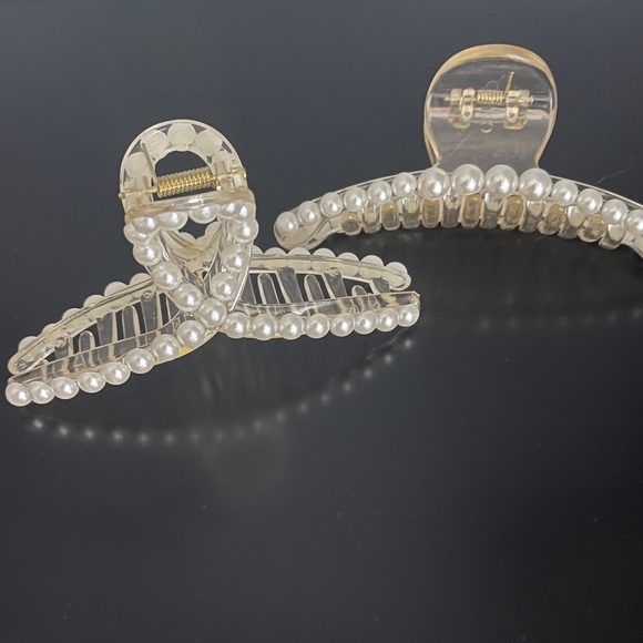 Set 2 Hair Clips Faux Pearl New in Pkg - Picture 6 of 7